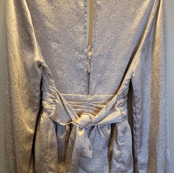 The Westside Floral Wrap Waist Top.  Beige Dark sz MEDIUM - Picture 3 of 10